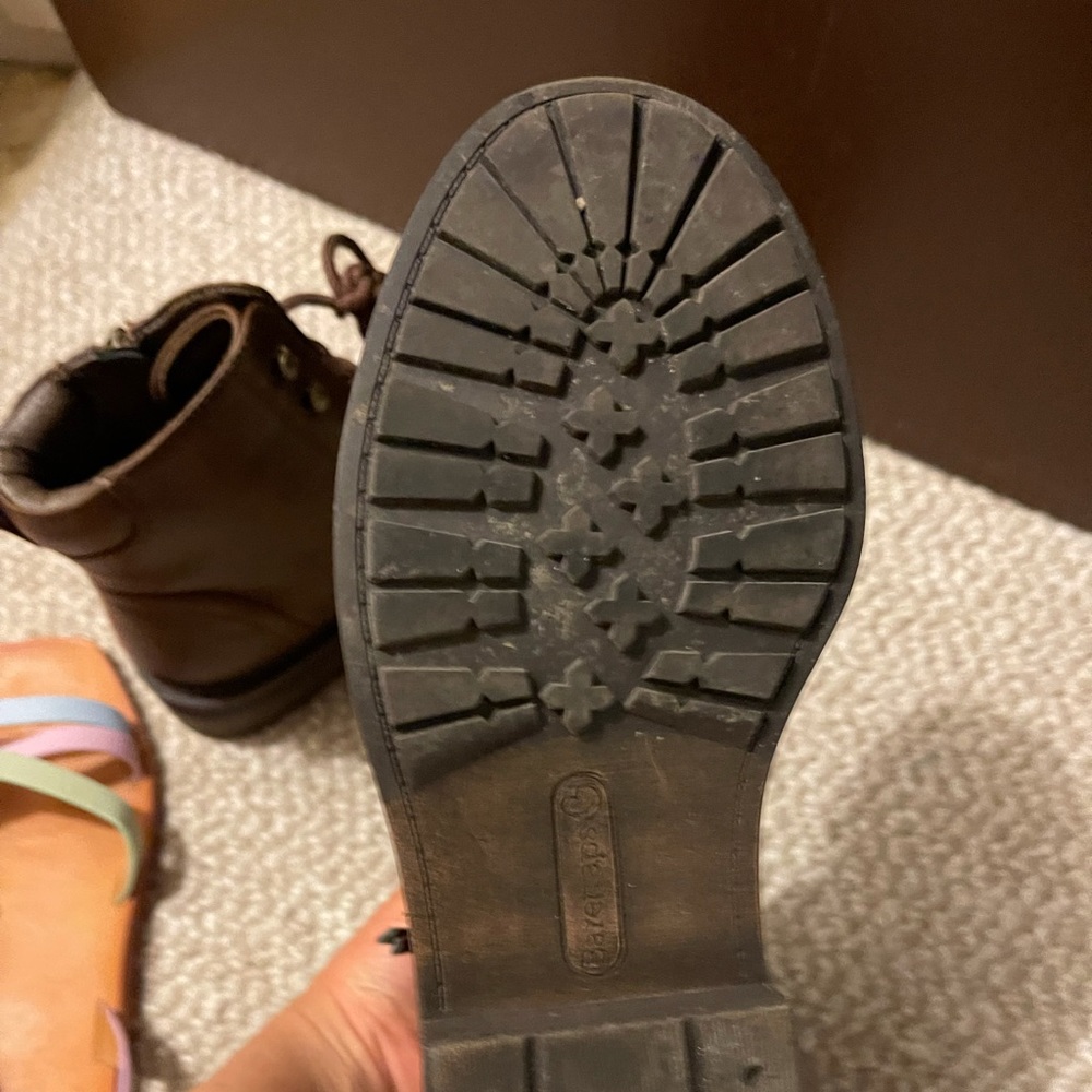boots - Picture 2 of 3